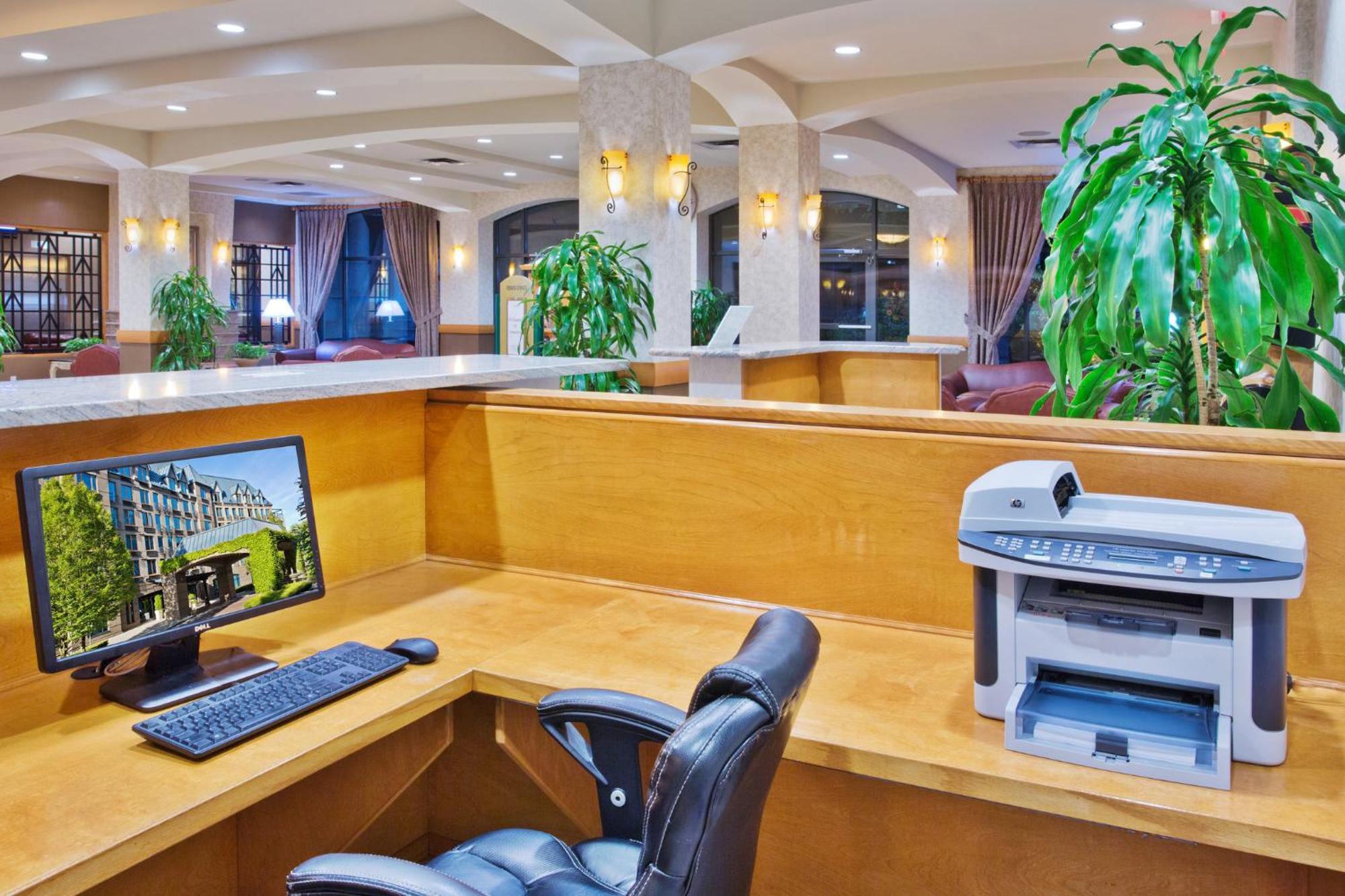 Holiday Inn & Suites North Vancouver By Ihg Esterno foto