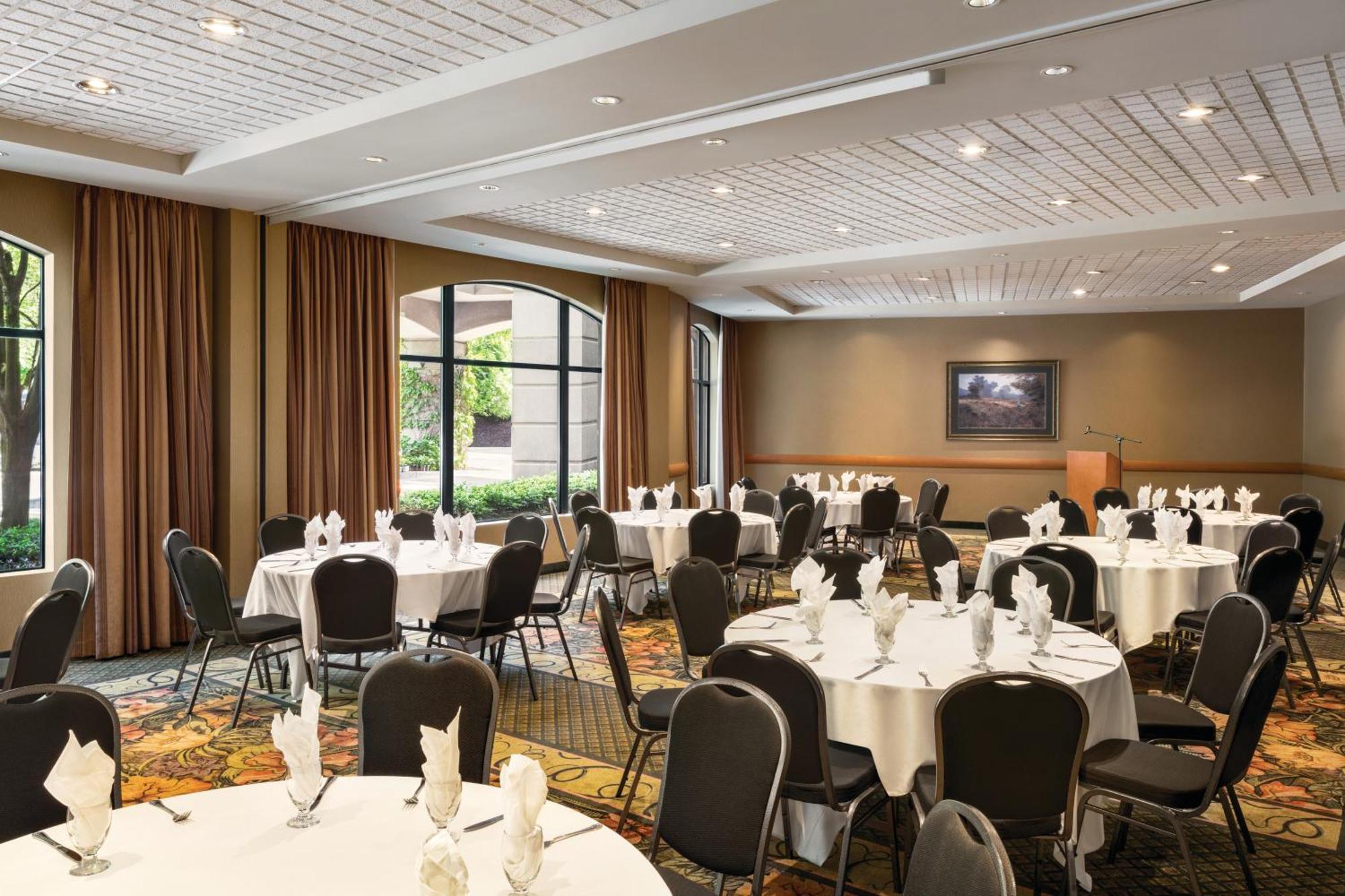 Holiday Inn & Suites North Vancouver By Ihg Esterno foto