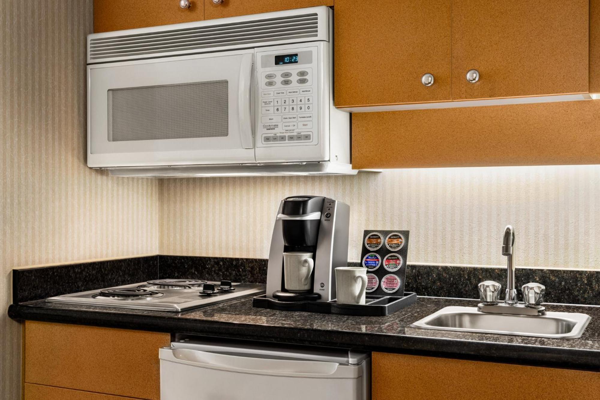 Holiday Inn & Suites North Vancouver By Ihg Esterno foto