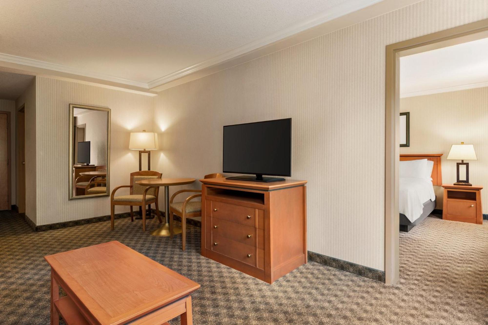 Holiday Inn & Suites North Vancouver By Ihg Esterno foto