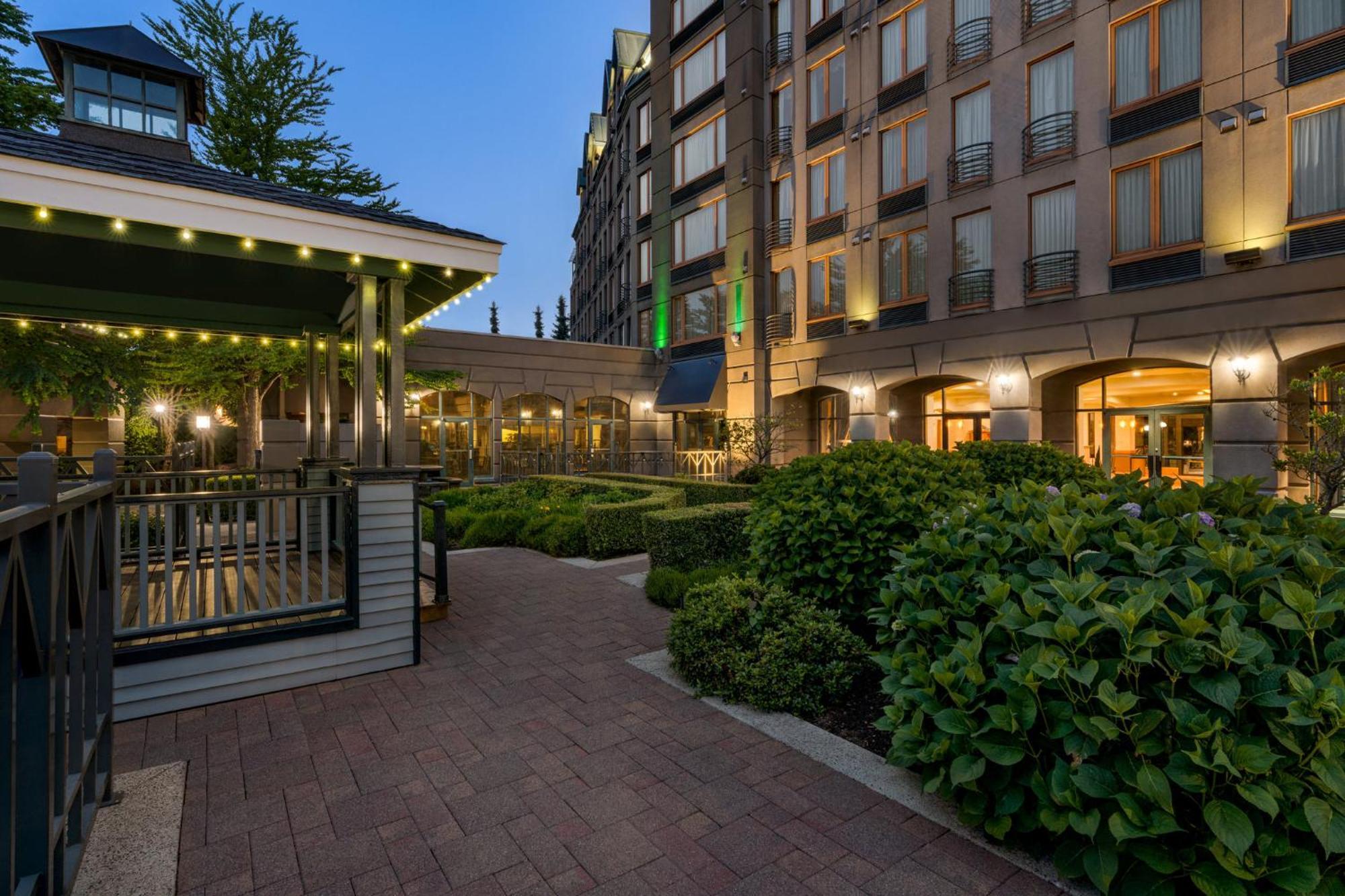 Holiday Inn & Suites North Vancouver By Ihg Esterno foto