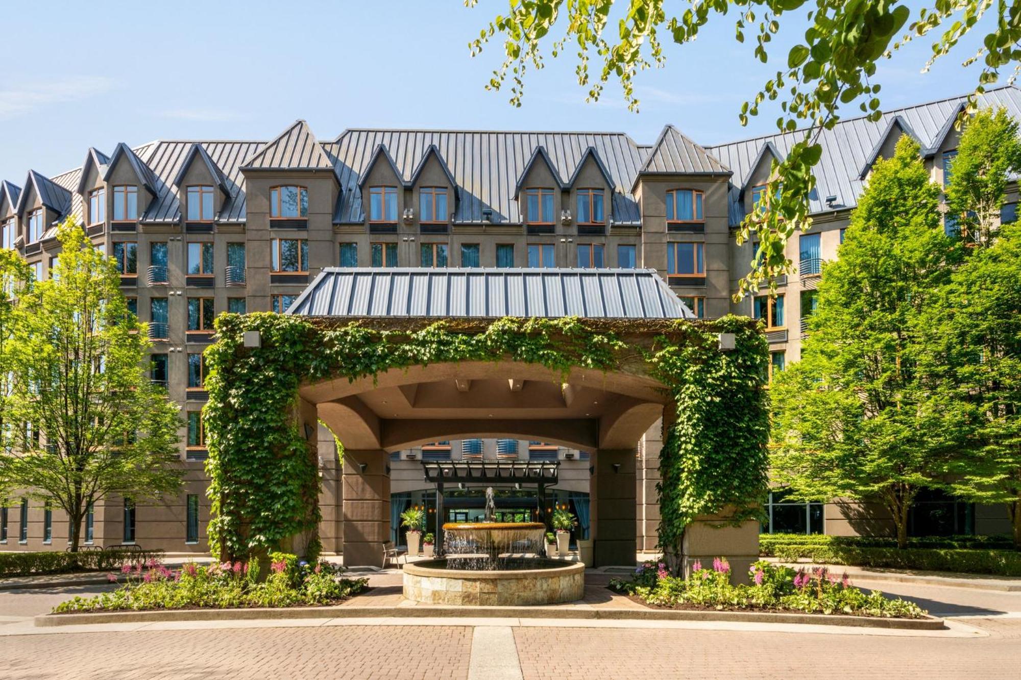 Holiday Inn & Suites North Vancouver By Ihg Esterno foto