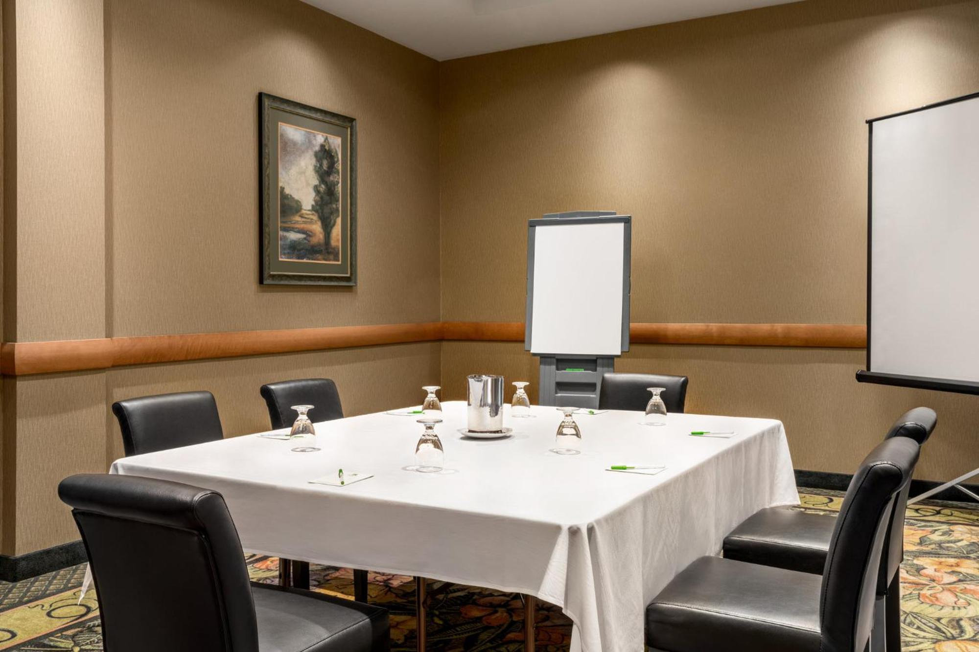 Holiday Inn & Suites North Vancouver By Ihg Esterno foto
