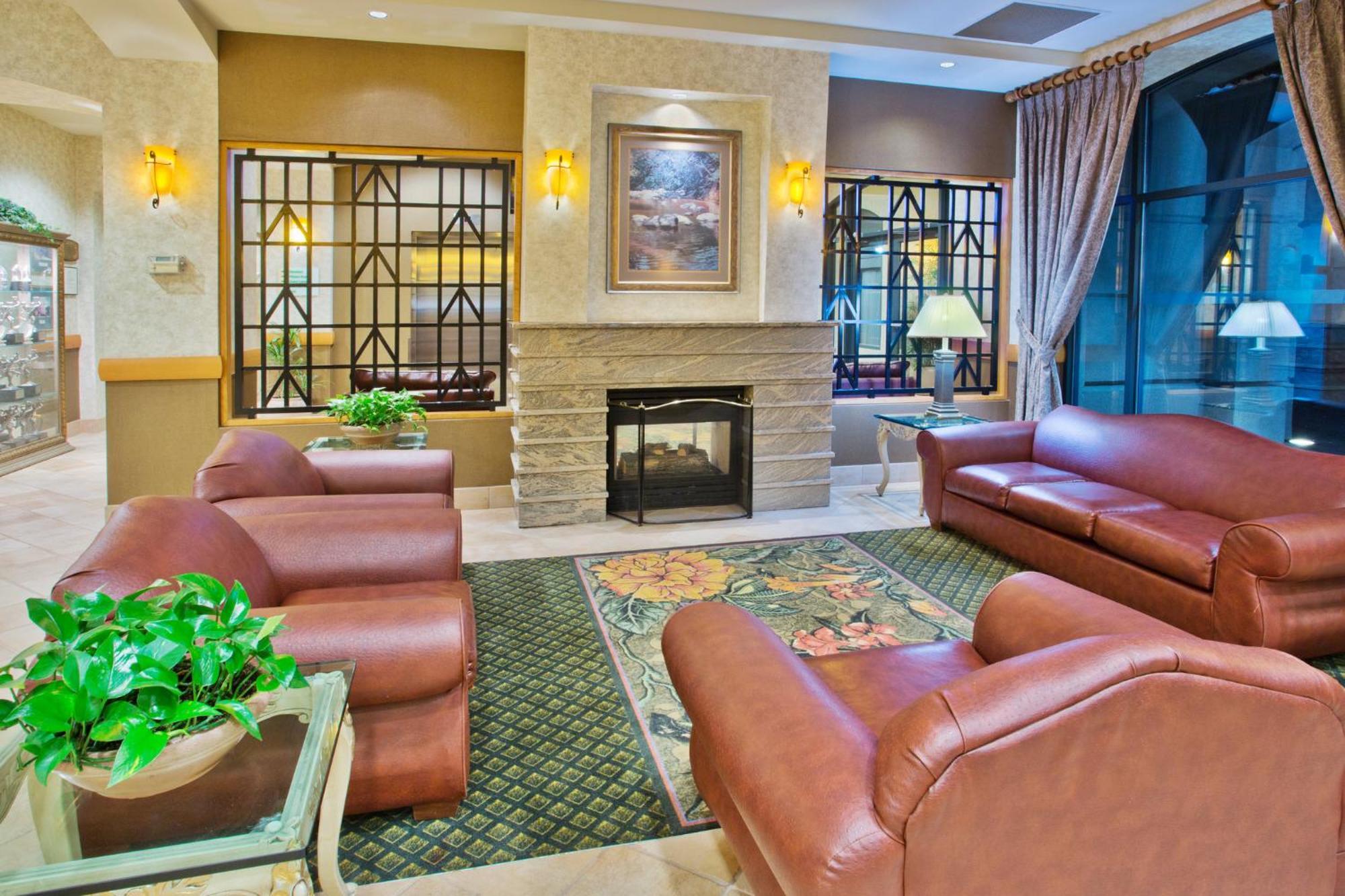 Holiday Inn & Suites North Vancouver By Ihg Esterno foto