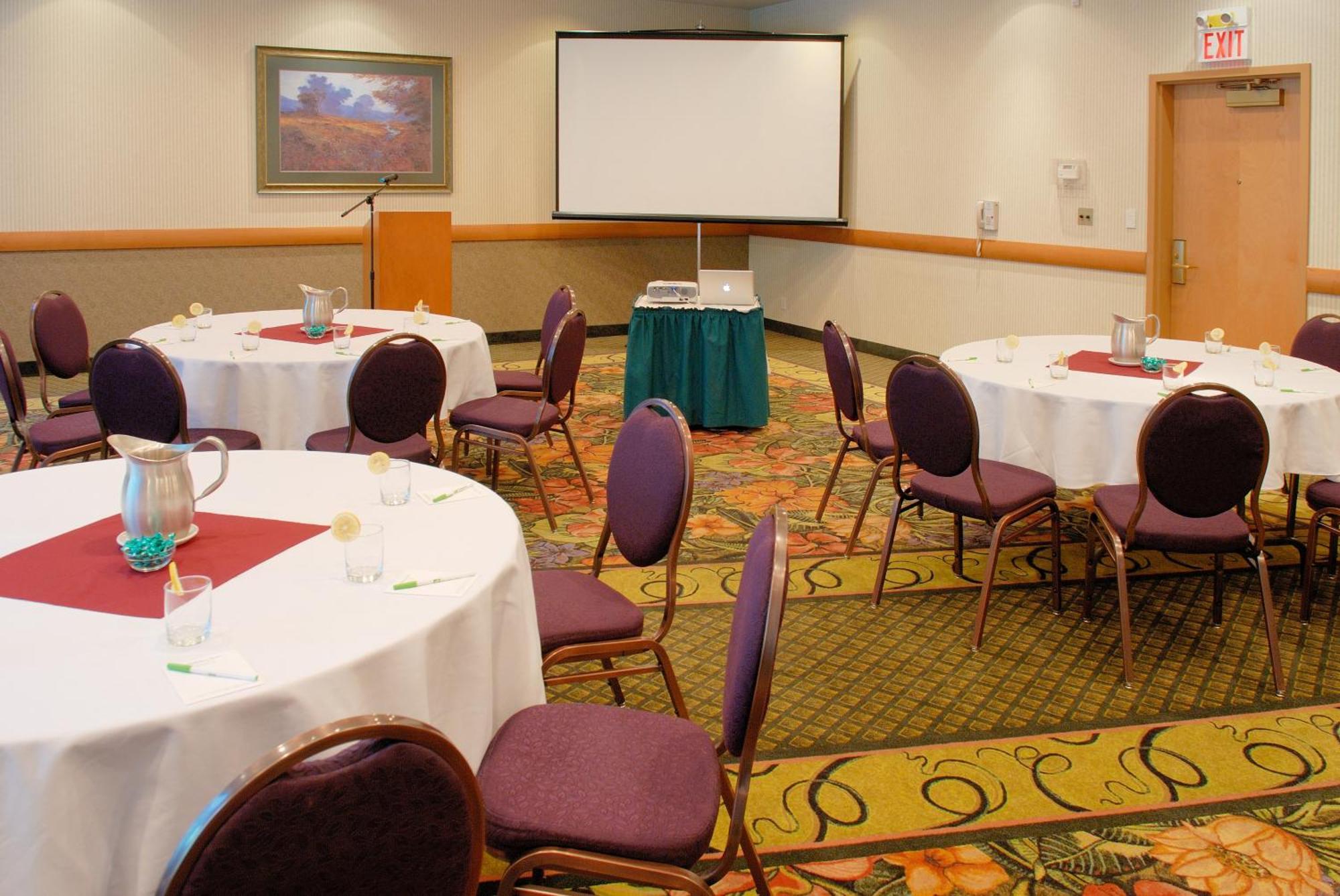 Holiday Inn & Suites North Vancouver By Ihg Esterno foto