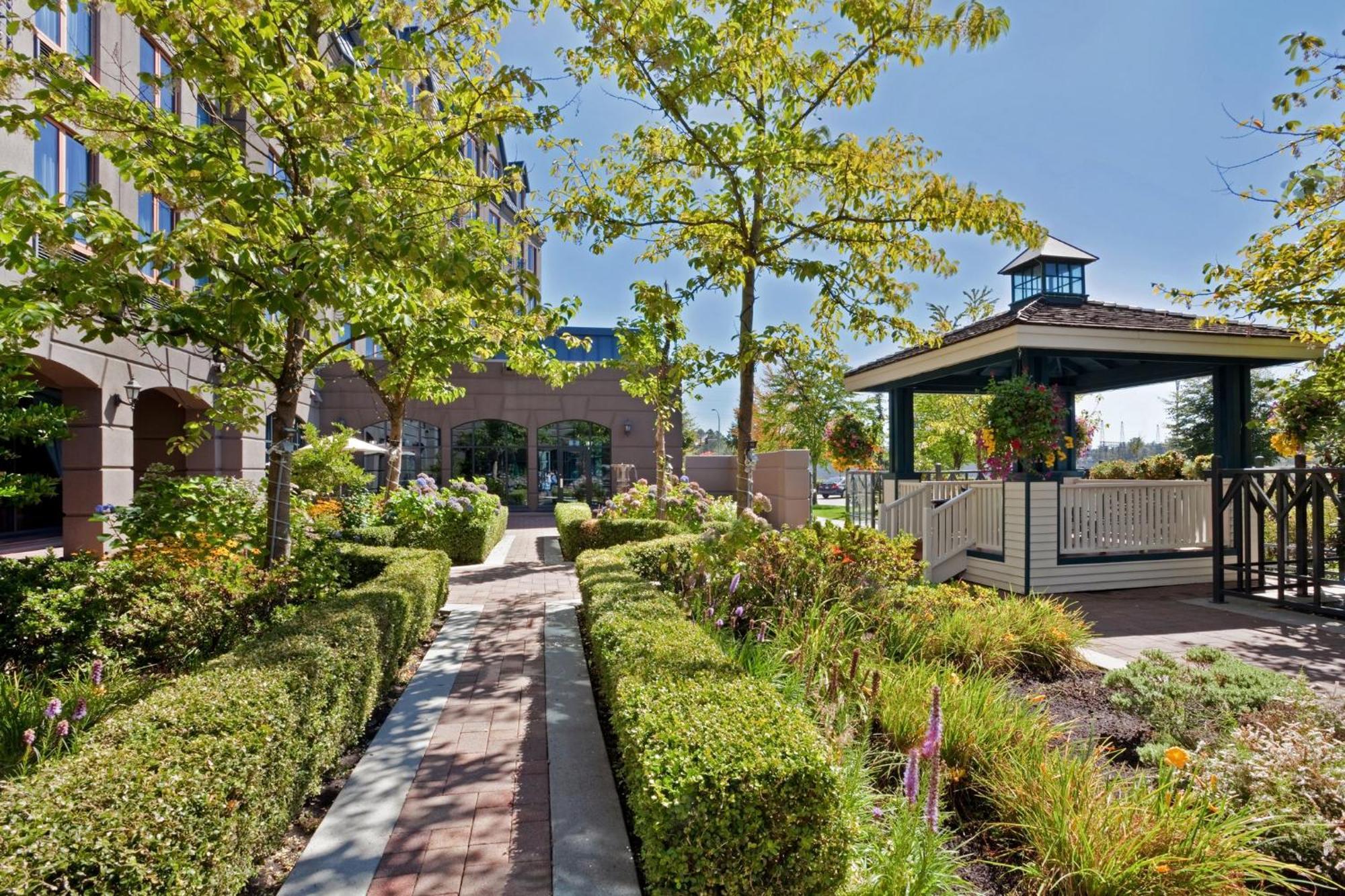 Holiday Inn & Suites North Vancouver By Ihg Esterno foto