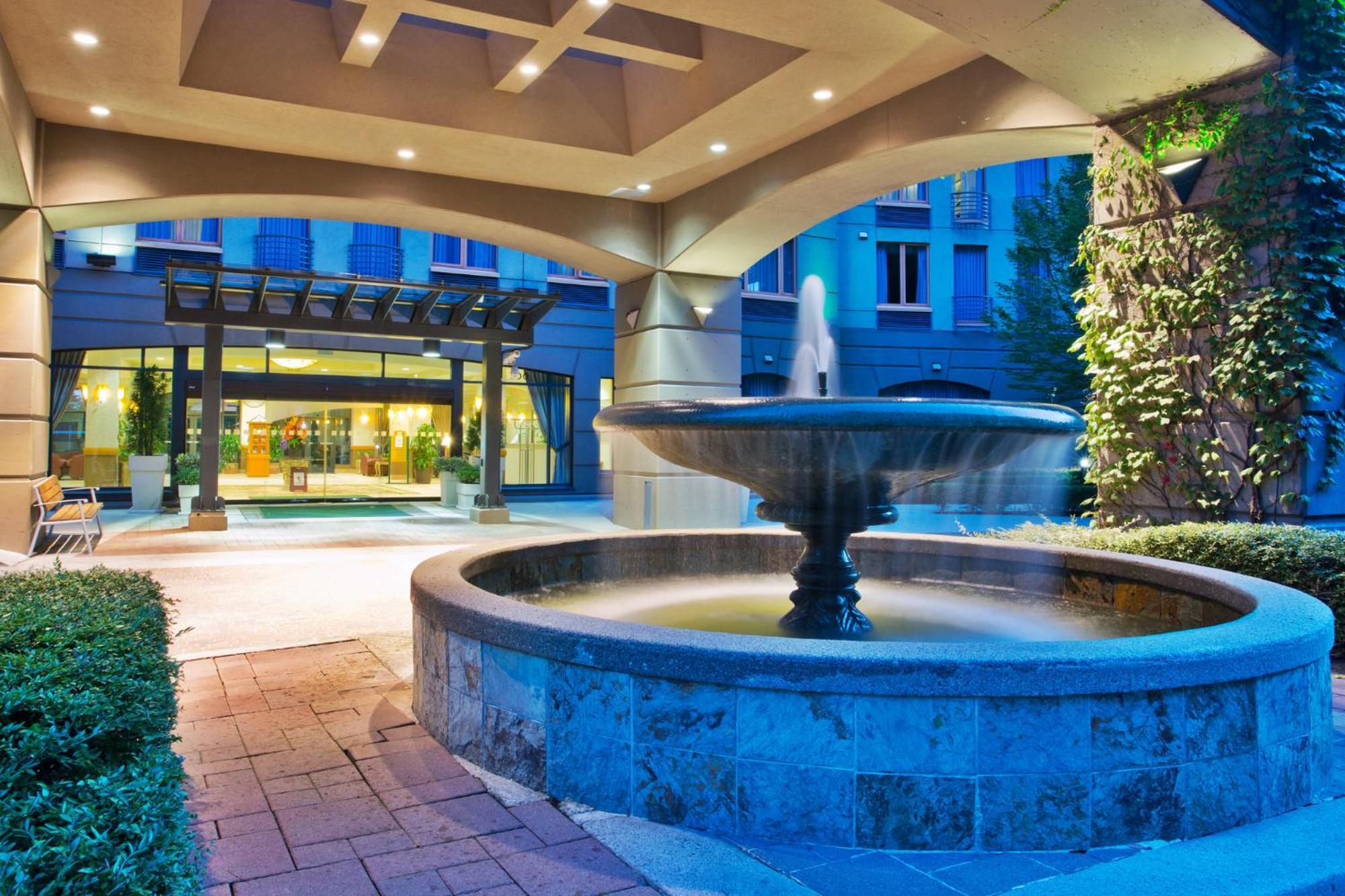 Holiday Inn & Suites North Vancouver By Ihg Esterno foto