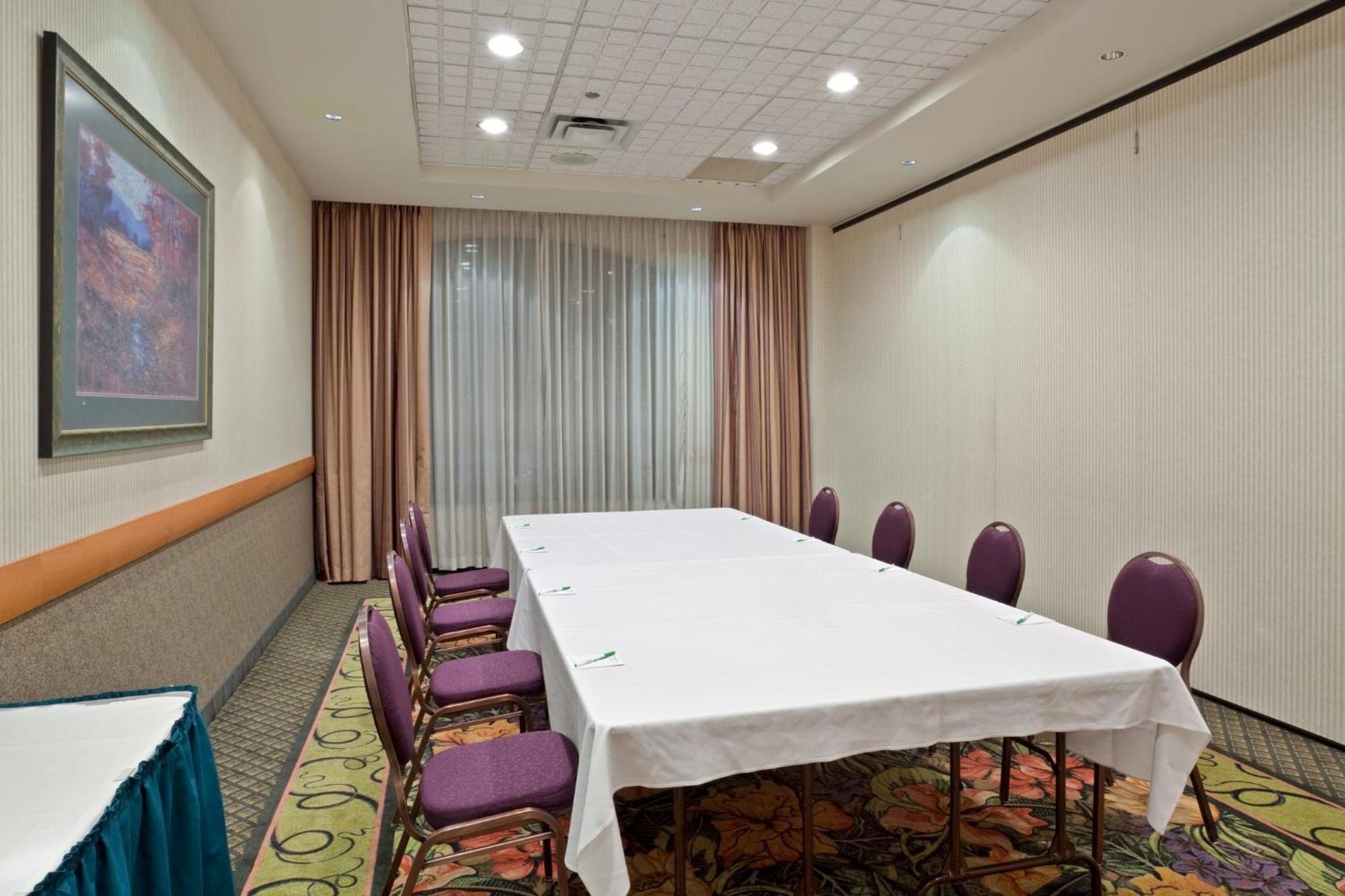 Holiday Inn & Suites North Vancouver By Ihg Esterno foto