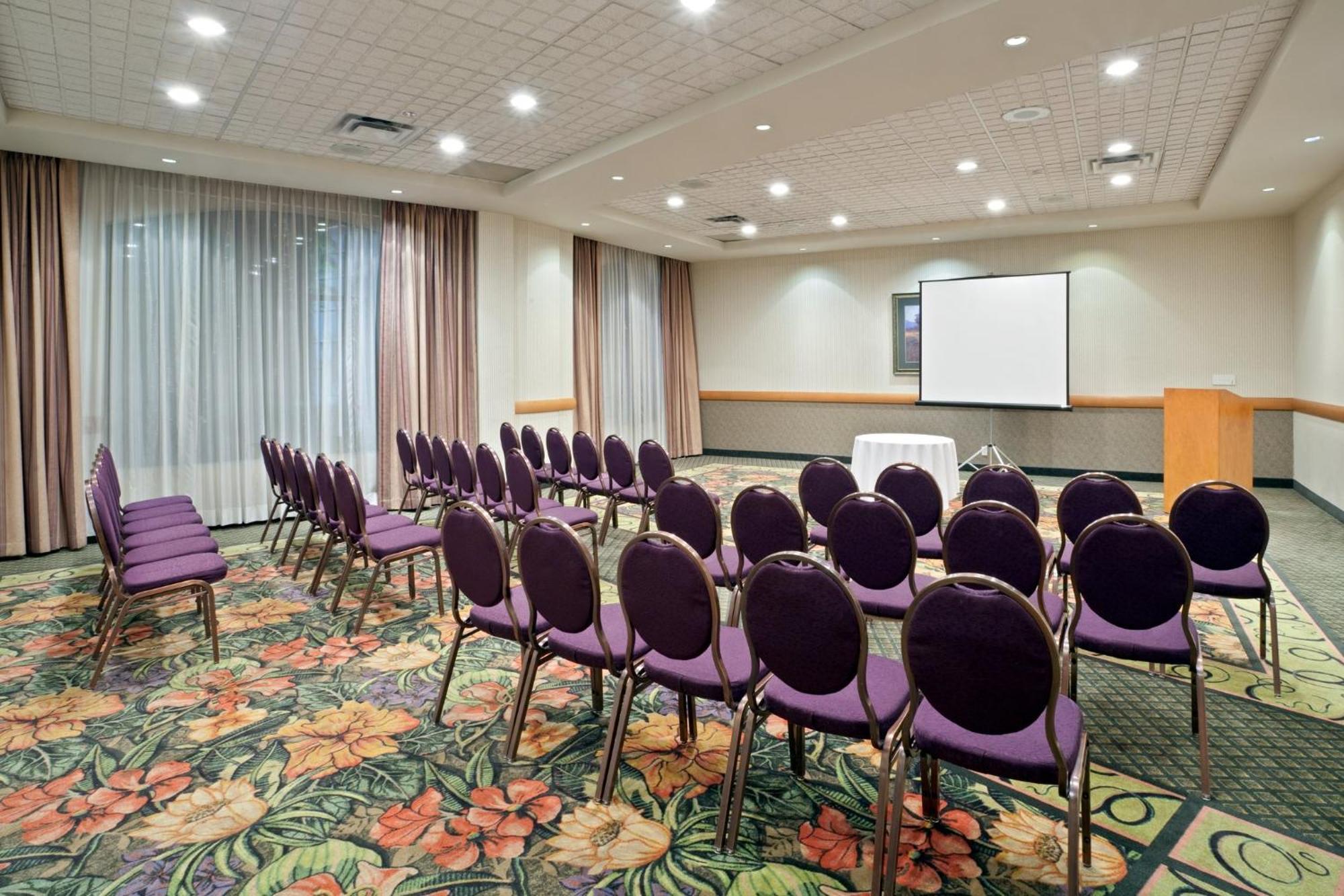Holiday Inn & Suites North Vancouver By Ihg Esterno foto
