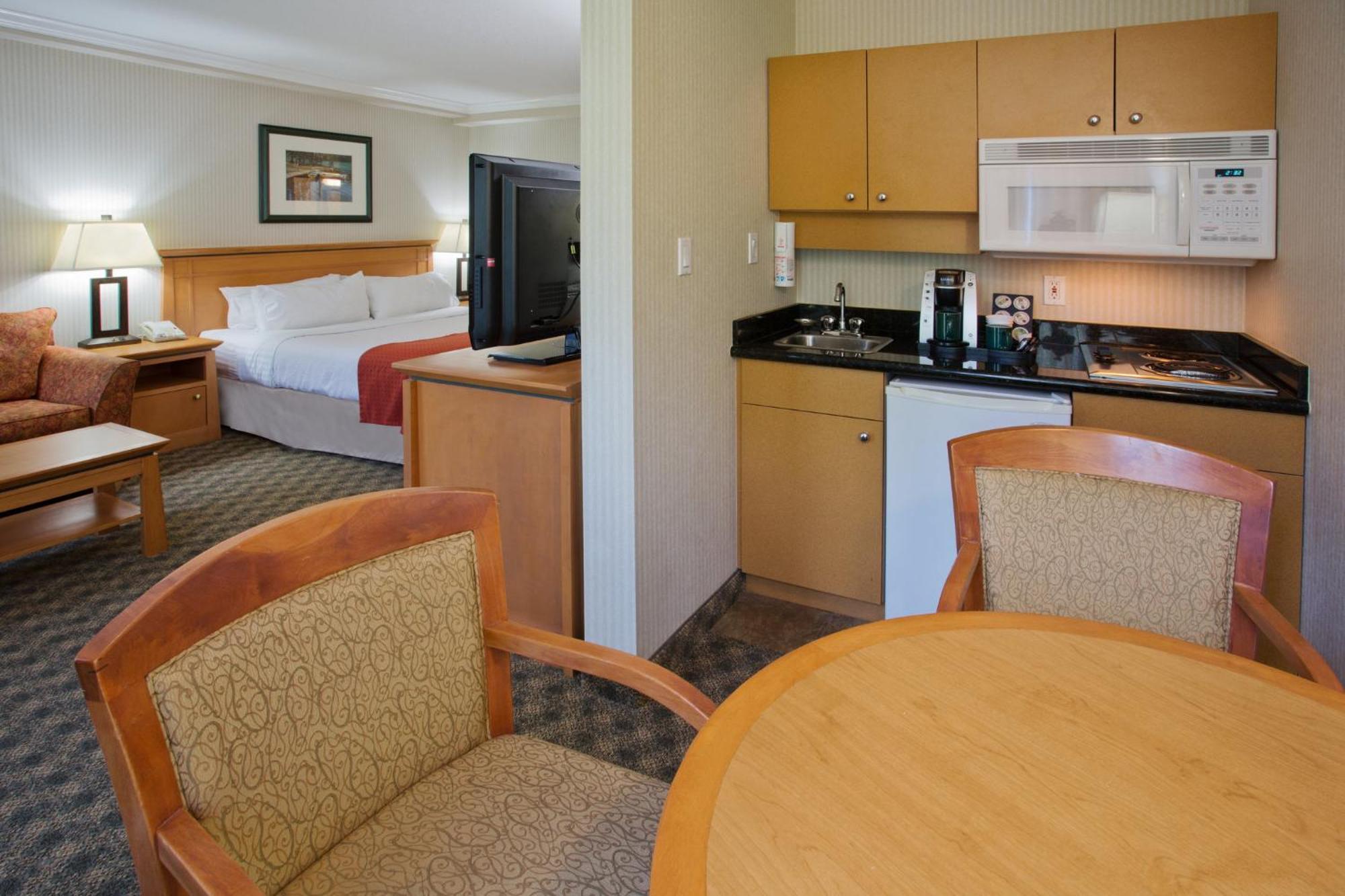 Holiday Inn & Suites North Vancouver By Ihg Esterno foto